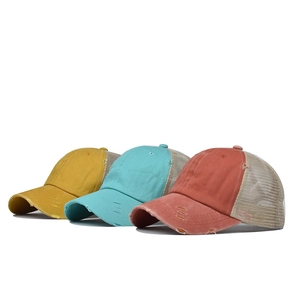 Dreierpack Vintage gewaschene Baseballcaps mit Netzrücken in Gelb, Blau und Rot