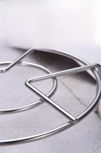 Macro shot of mirror-polished stainless steel steam rack showing high-quality welding details