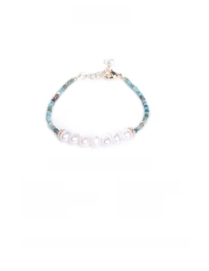 Detail of 18cm turquoise and freshwater pearl bracelet with 3cm extension and gold clasp