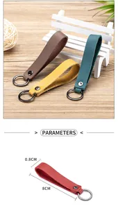 Detailed size view showing the leather car keychain with 8cm length and 0.8cm strap width