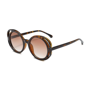 Fashionable round tortoiseshell sunglasses with brown gradient lenses and hollow frame