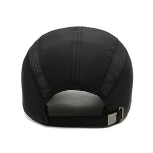 Black quick-dry sports cap featuring breathable mesh panels and adjustable metal buckle