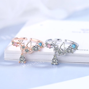 Adjustable floral and butterfly ring with crystal drops in rose gold and silver