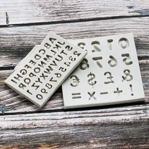 Ensemble de moules en silicone pour lettres et chiffres sur fond de bois vintage