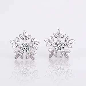 Sparkling S925 sterling silver snowflake stud earrings with cubic zirconia for Christmas