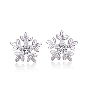 Elegant S925 sterling silver snowflake stud earrings with sparkling cubic zirconia center