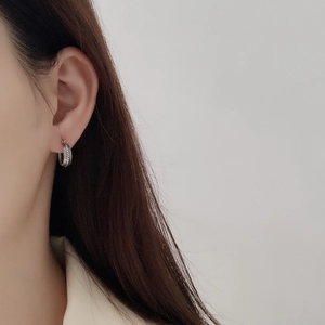 Close-up of S925 sterling silver hoop earrings with vintage V-shaped engraved texture