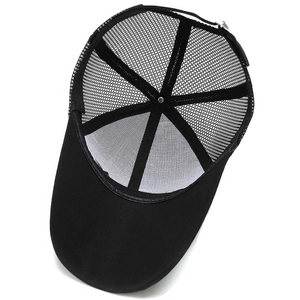 Casquette trucker noire avec filet respirant et sangle réglable pour sport de plein air