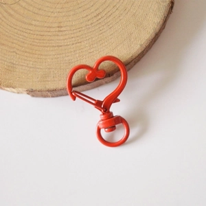 Red heart-shaped swivel lobster clasp keychain made of high-quality painted alloy