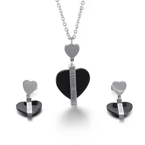 Parure bijoux cœur argent et noir avec collier et boucles d'oreilles gravés I Love You