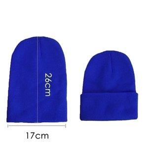 Navy blue knit beanie for men and women showing 26cm height and 17cm width dimensions