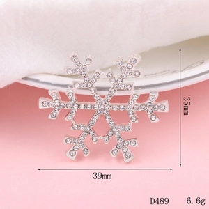 Detailed view of silver snowflake brooch with crystals, size 35mm by 39mm, model D489