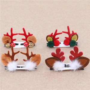 Détails de diverses barrettes de Noël en bois de renne avec clochettes et texture en peluche