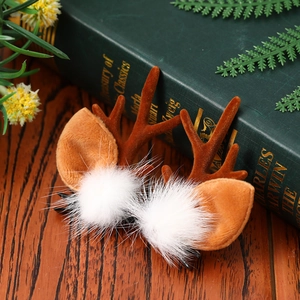 Barrettes de Noël mignonnes en velours marron avec bois de renne et pompons blancs