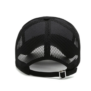Casquette de baseball en mesh noir respirant avec boucle métallique réglable vue arrière