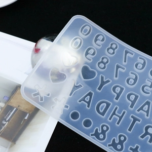 Gedetailleerde siliconen mal voor letters en cijfers voor creatieve harsbewerking