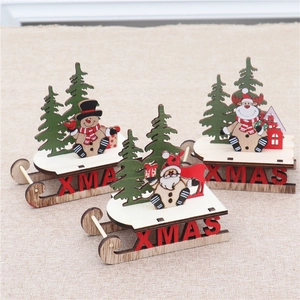 Details von Weihnachts-Schlitten-Tischdeko aus Holz mit Weihnachtsmann und Schneemann