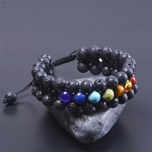 Bracciale chakra a tre strati regolabile con pietre laviche naturali in vista