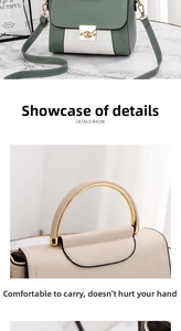 Dettaglio della borsa a mano verde e beige con focus sulla ferramenta dorata del manico