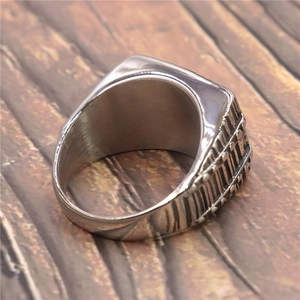 Anello vichingo massonico vintage da uomo in acciaio inossidabile con rilievi a righe