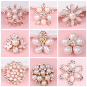 Golden flower buttons with faux pearls and crystals for DIY phone cases and jewelry