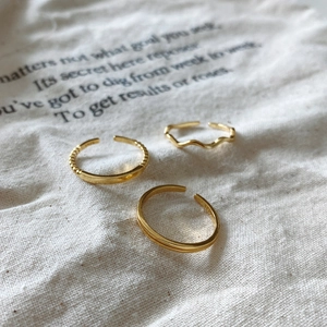 Three-piece gold plated S925 silver rings set with minimalist smooth and wavy bands
