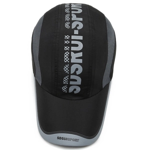 Quick-dry mesh baseball cap with race flag print and breathable side panels for sun protection