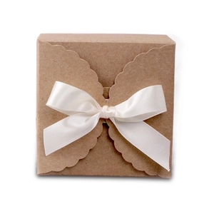 Square brown kraft paper gift box with a white ribbon bow and scalloped edge design