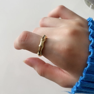 Minimalist gold 925 sterling silver ring with bamboo joint texture on model finger