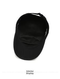 Innenansicht der schwarzen Baumwoll-Military-Cap mit verstellbarer Metallschnalle