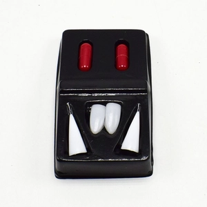 Detailed Halloween vampire teeth set with four white fangs and two red capsules for costume