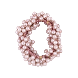 Detail von rosa Perlenhaargummi mit handgewebten Perlen und hochplastischem Haargummiband