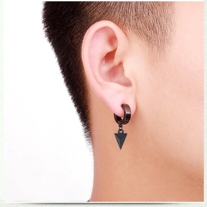 Retro Punk Ohrring aus schwarzem Edelstahl mit Dreieck-Anhänger für Damen und Herren