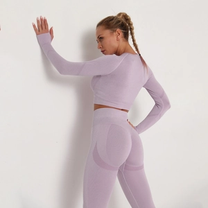 Detail of lavender seamless yoga set showing high waist leggings with scrunch butt lift