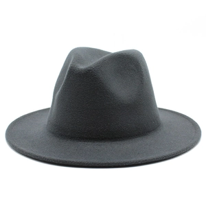 Klassischer dunkelgrauer Wollfilz Fedora Hut im minimalistischen Retro-Stil Design