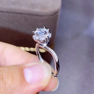 Elegant six-prong floral cubic zirconia ring with sparkling twisted band for women