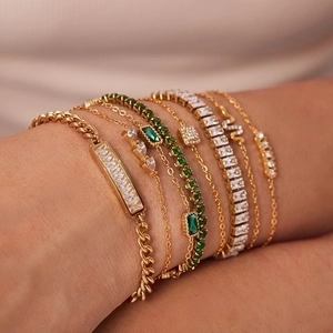 Set de pulseras de acero inoxidable bañadas en oro de 18K con circonitas verdes para mujer