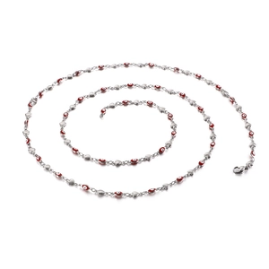 Chaîne de corps en acier avec perles d'œil rouge et pendentifs en forme de cœur argent