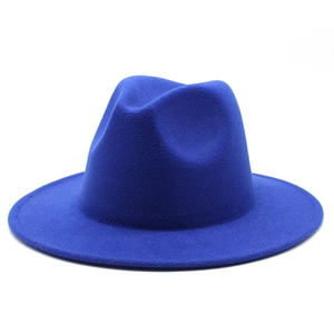 Klassischer blauer Filzhut aus Wolle mit breiter Krempe und eingedellter Krone im Retro-Stil
