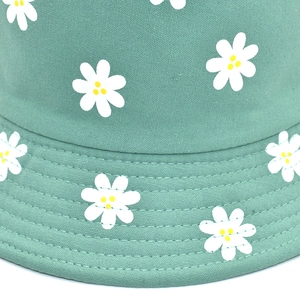 Chapeau bob en coton vert clair avec imprimé marguerites et design réversible chic