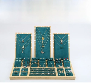 Présentoir à bijoux en bambou et velours vert foncé pour colliers et boucles