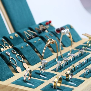 Présentoir à bijoux en bambou avec rembourrage en velours vert émeraude pour bagues et boucles