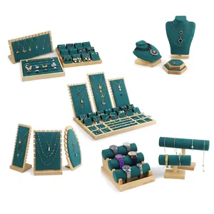 Support de présentation bijoux en bambou et velours vert foncé pour colliers et bagues