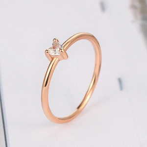 Minimalist heart-shaped zircon ring in rose gold finish with a three-prong setting design