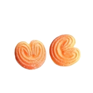 Pair of orange heart resin bread cookies for DIY magnets and dollhouse miniatures