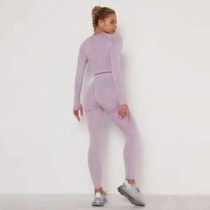 Detail of light purple seamless yoga set featuring thumb hole cuffs and breathable fabric