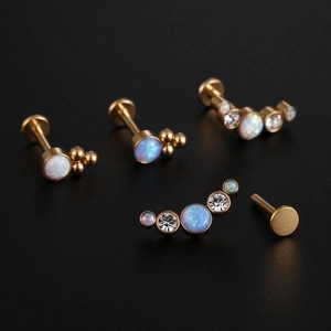 5er-Set goldene Titan-Lippen- und Ohrstecker mit weißem Opal und klaren Zirkonia-Steinen