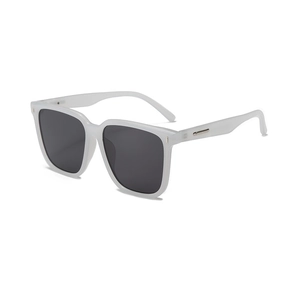 Lunettes de soleil carrées blanches givrées modernes avec verres foncés pour hommes et femmes