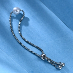 Detail of 10mm pearl box chain bracelet with adjustable sliding closure and metal beads