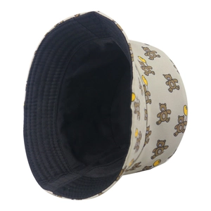 Reversible bucket hat with cute cartoon bear print in khaki canvas for sun protection